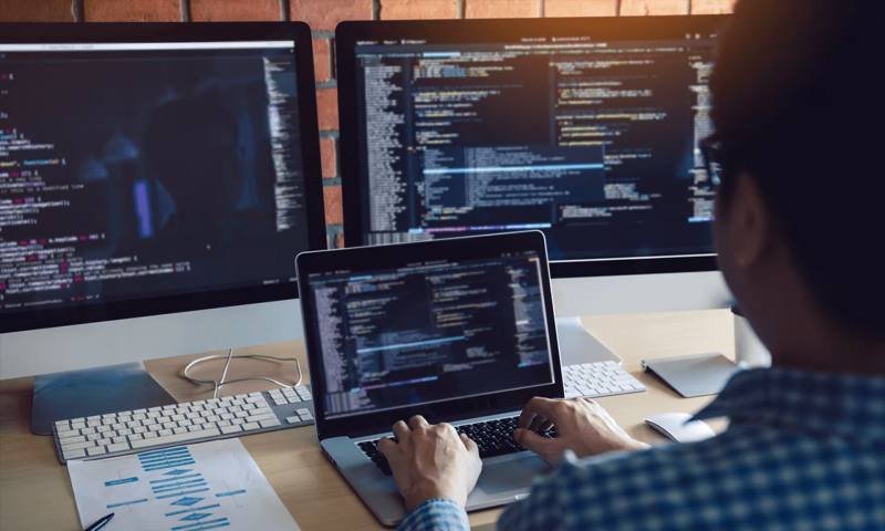 数据科学选型:R与Python如何赋能古塔区网站建设?